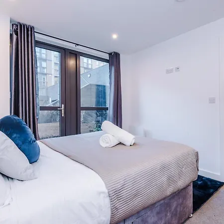 Charming 1-bed In Apartment *